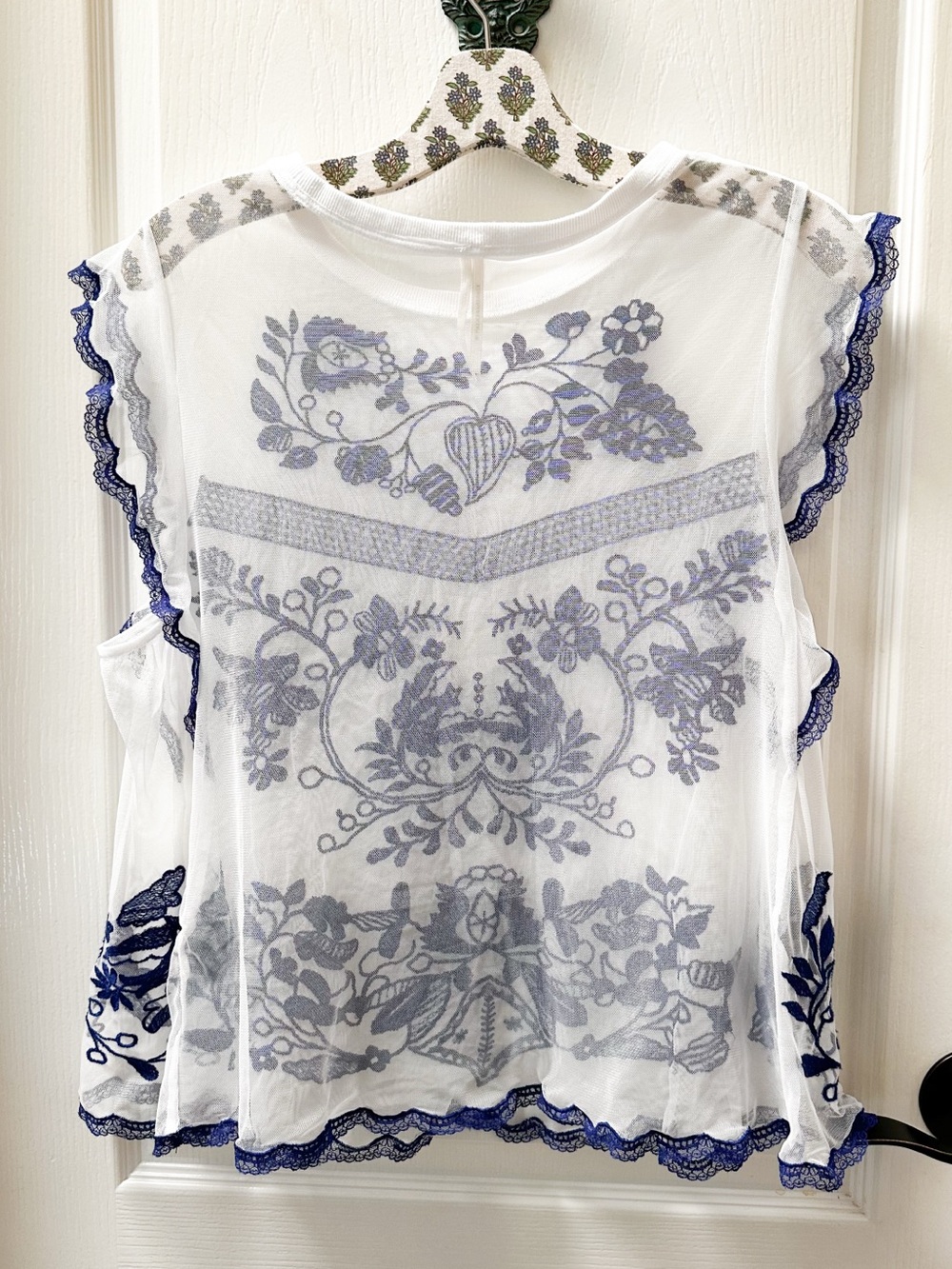 Anthropologie Sheer Embroidered Floral Sleeveless Top Navy and White Size Large - Picture 3 of 3
